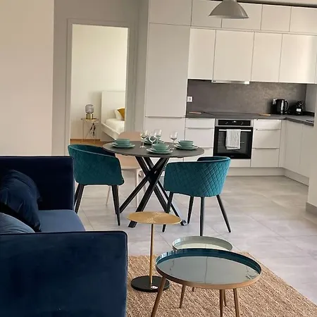 New & Large 1 Bedroom In Center-terrace & Parking - 142-100 Apartment *