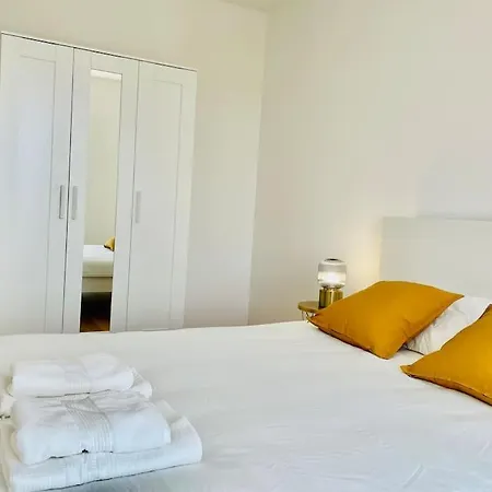 Apartment New & Large 1 Bedroom In Center-terrace & Parking - 142-100